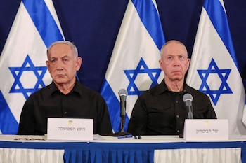 El primer ministro de Israel, Benjamin Netanyahu, y su ministro de Defensa, Yoav Gallant. (ABIR SULTAN POOL/Pool via REUTERS/File Photo)
