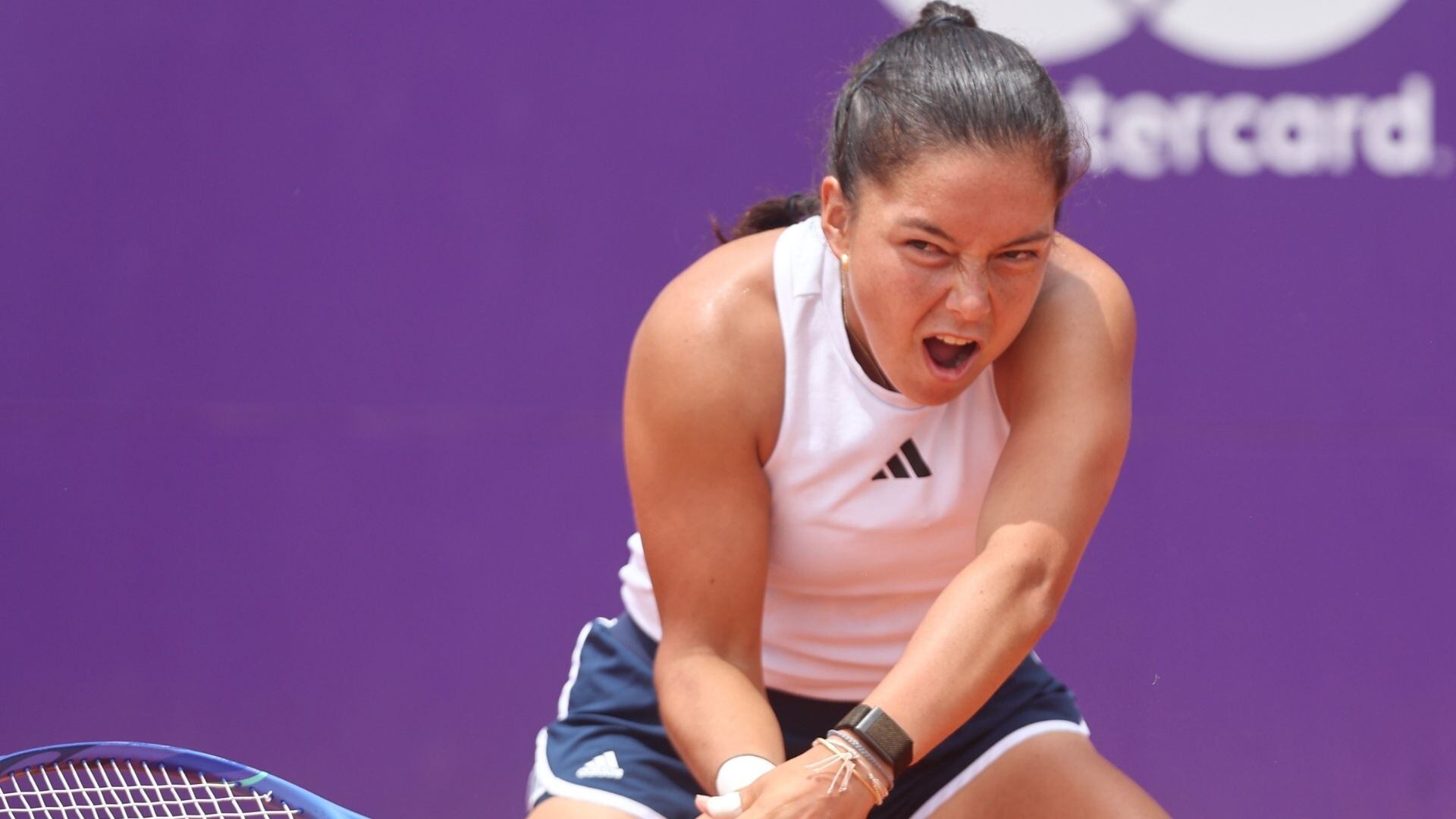 Lucciana Pérez brilla en el Argentina Open con su primera victoria ante una Top 100 y boleto a cuartos de final