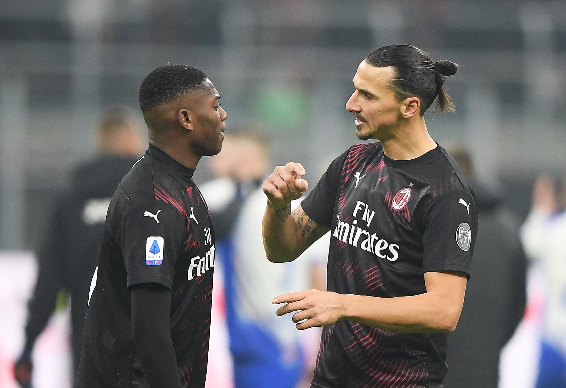 Rafael Leão destacó la influencia de Zlatan Ibrahimović en su crecimiento profesional en el vestuario del AC Milan (REUTERS/Daniele Mascolo)