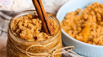 El dulce de leche cortado, cuya textura se consigue al cortar la leche con limón, y el dulce de guandú, hecho con esta legumbre conocida como frijol de palo y canela, es consumido en Semana Santa - crédito Pinterest