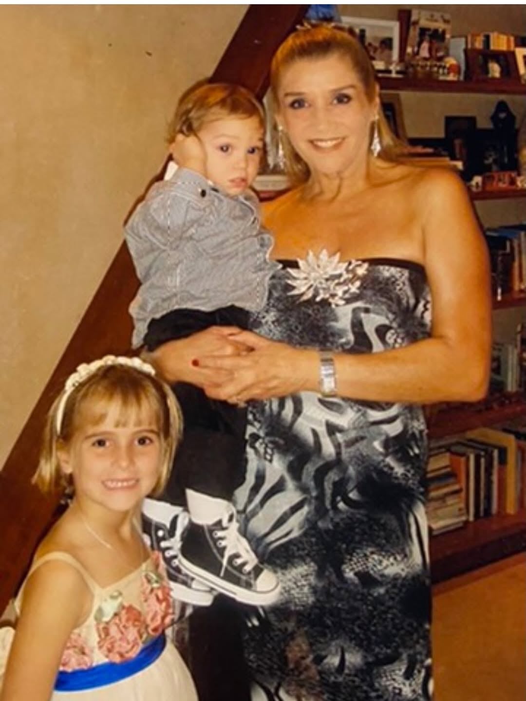 En un evento especial, junto a su abuela en una noche elegante