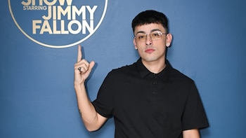 Trueno mostró cómo fue su encuentro con Mick Jagger en el programa de Jimmy Fallon