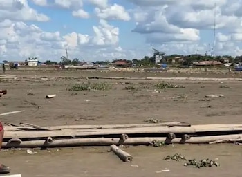 La reducción del nivel del agua deja amplias playas expuestas, complicando el traslado de personas, equipajes y mercancías. Difusión
