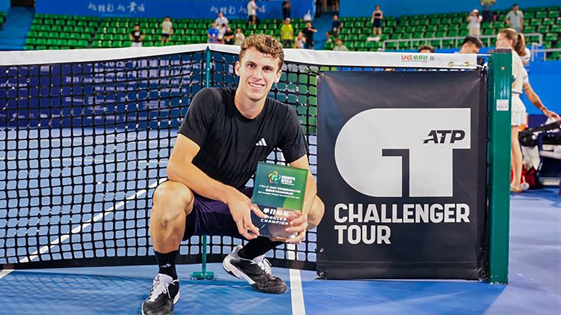 Juan Manuel Cerúndolo se consagró campeón en el Challenger de Guangzhou, China. Además, alcanzó su título número 11° en este tipo de competencias y el primero sobre canchas de cemento