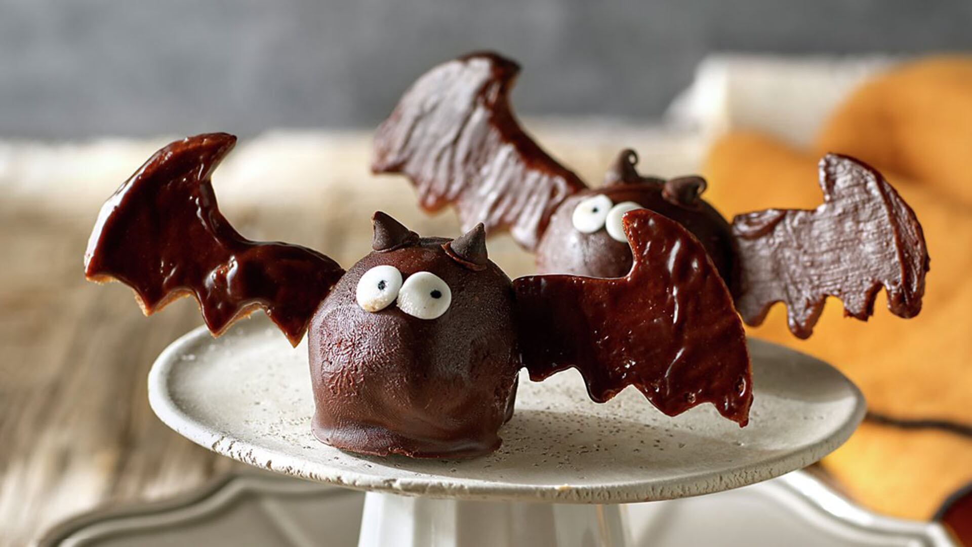 Optar por chocolates o wafers es una buena alternativa, ya que se disuelven rápidamente en la boca y se eliminan con facilidad durante el cepillado (Freepik)