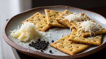 Galletas saladas de avena y queso: crocantes, bajas en carbohidratos y sin azúcar
