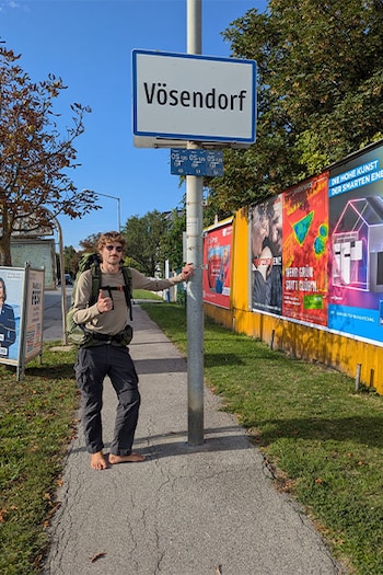 Caminó 6.805 kilómetros descalzo desde Estambul hasta Irlanda y recuperó un récord Guinness