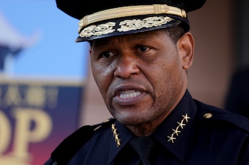 El jefe de policía de San Francisco, Bill Scott, habla en una conferencia de prensa sobre el crimen contra los asiáticoamericanos y los isleños del Pacífico en San Francisco, California, EE. UU., 25 de enero de 2022. REUTERS/Nathan Frandino
