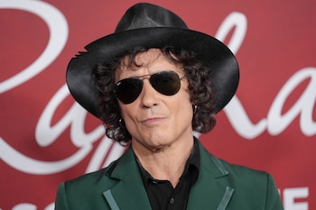 ARCHIVO - Enrique Bunbury llega a la ceremonia de entrega del premio Persona del Año de la 26ª edición de los Latin Grammys el miércoles 12 de noviembre de 2025 en Mandalay Bay en Las Vegas. (Foto AP/Chris Pizzello, archivo)