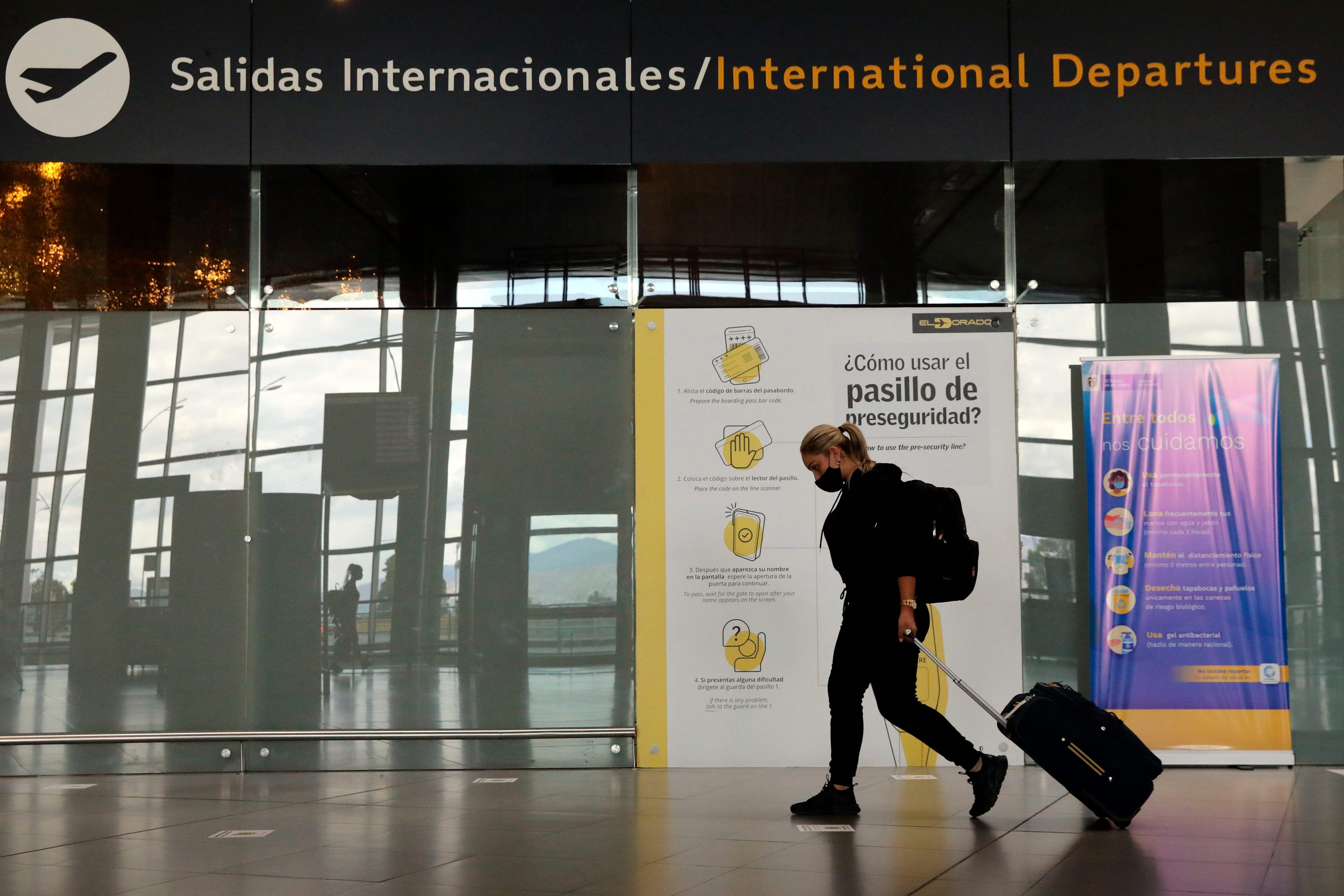 La Aerocivil proyectó que más de seis millones de pasajeros se movilizaron por los aeropuertos del país entre el 5 de junio y el 6 de julio de 2026 - crédito Carlos Ortega/EFE