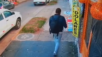 John León Huampatupa, de 34 años, figuraba como requisitoriado por hurto agravado y ya había sido relacionado con un robo a una casa de cambio en la urbanización Magisterio - Créditos: Captura de pantalla de Latina.