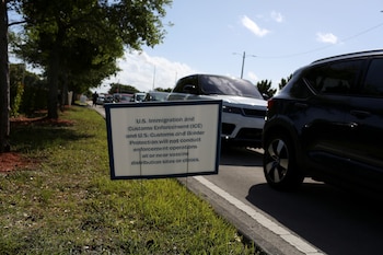 La fila de automóviles cuyos