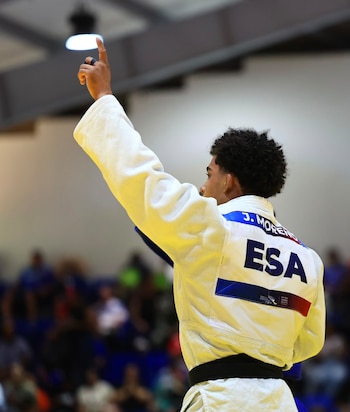El salvadoreño Jairo Moreno logró la medalla de plata en judo en la categoría de -60 kilogramos tras caer frente al cubano Jonathan Charon. (Cortesía: Instituto Nacional de los Deportes)