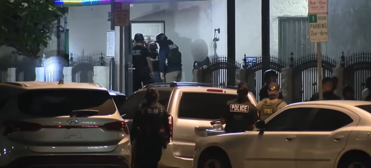 Adolescentes en situación vulnerable fueron rescatadas durante un despliegue policial que reveló el alcance de una red de explotación en el sur de la ciudad (@FOX 11 Los Angeles)