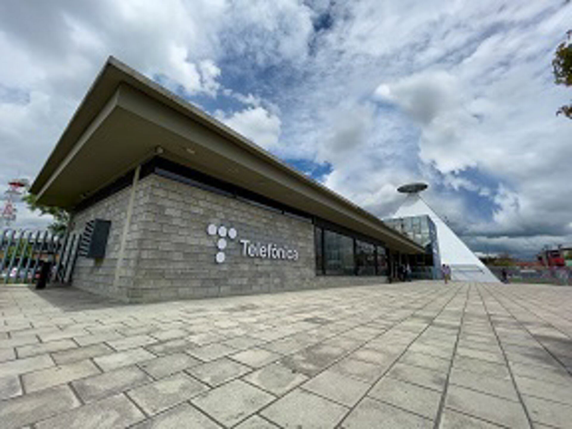 La operación entre Tigo y Movistar, valuada en USD 400 millones, reduce a dos los grandes bloques de operadores móviles en el país - crédito Europa Press