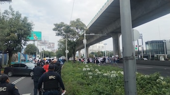 El bloqueo en Periférico Sur frente a TV Azteca complicó la circulación en dirección a Xochimilco en la mañana de este lunes.