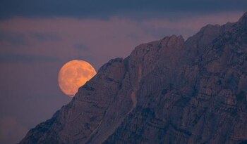 Superluna de esturión que se