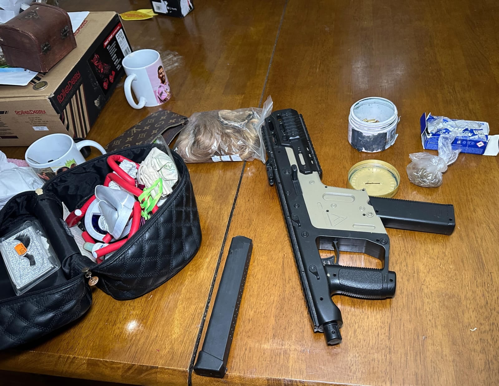 Armas incautadas en operativo contra el grupo narco de La Teja, barrio de Montevideo, en diciembre de 2025 (Ministerio del Interior)