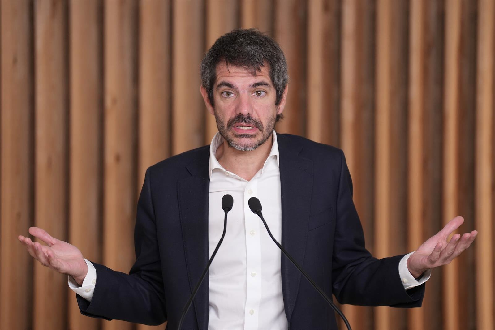 Frente Amplio pide investigar si existen injerencias de actores extranjeros detrás de los disturbios de Barcelona
