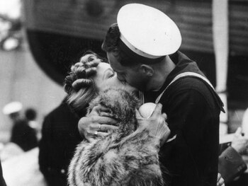 11/12/1945 En el Día Internacional