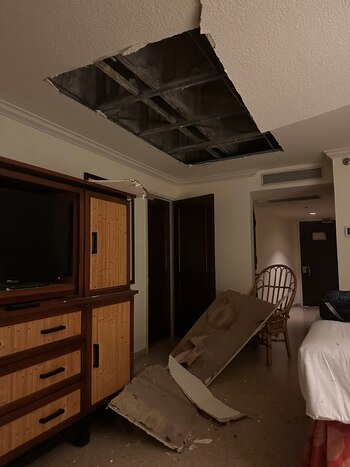 Turistas hospedados en la costera