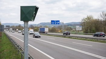 El radar que va más allá de la velocidad: detecta adelantamientos ilegales y analiza toda la maniobra (VisualesIA Scribnews)