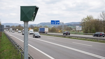 El radar que ya no solo mide la velocidad: detecta adelantamientos ilegales y graba toda la maniobra