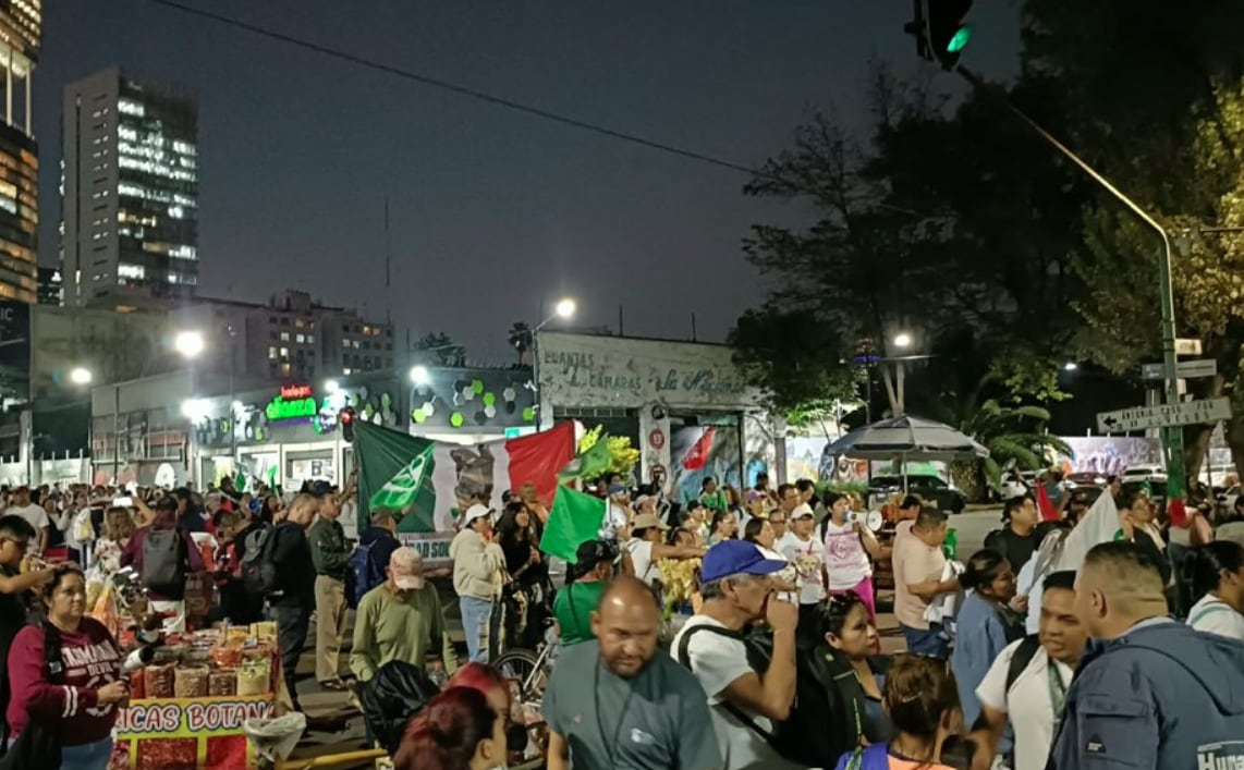 Los trabajadores del IMSS han cerrado las inmediaciones de la Segob.
Crédito: X/ @OVIALCDMX