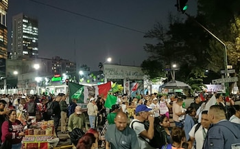 Los trabajadores del IMSS han cerrado las inmediaciones de la Segob.
Crédito: X/ @OVIALCDMX