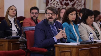El portavoz de Vox en Alcalá de Henares, Víctor Acosta, es denunciado por presuntos delitos de acoso laboral y sexual
