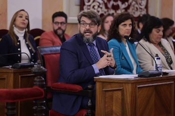 El portavoz de Vox en Alcalá de Henares, Víctor Acosta, culpabilizó al Gobierno central de una "escalada de inseguridad" en un pleno de la localidad madrileña. / Imagen de archivo - Vox Alcalá