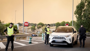 El incendio alcanza su "momento álgido", con la cabeza fuera de capacidad de extinción y más de 45.000 afectados