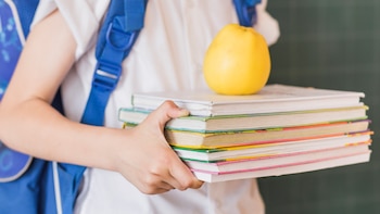 Uniformes y útiles escolares hasta