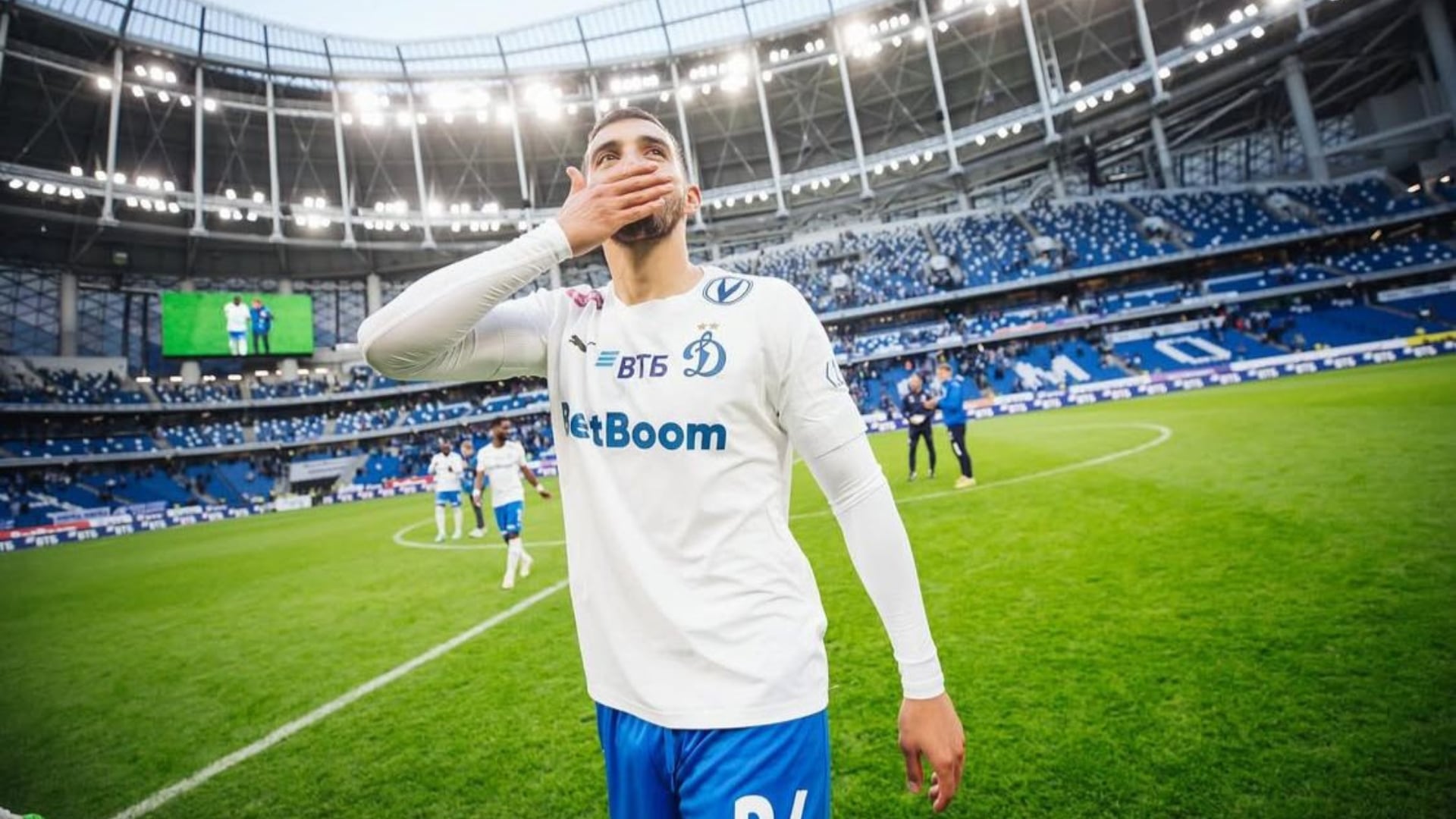 El mediocampista mexicano regresó con el Dinamo de Moscú después de casi diez meses de ausencia, disputando 26 minutos frente al Rubin Kazan. (Instagram/ @lc24)