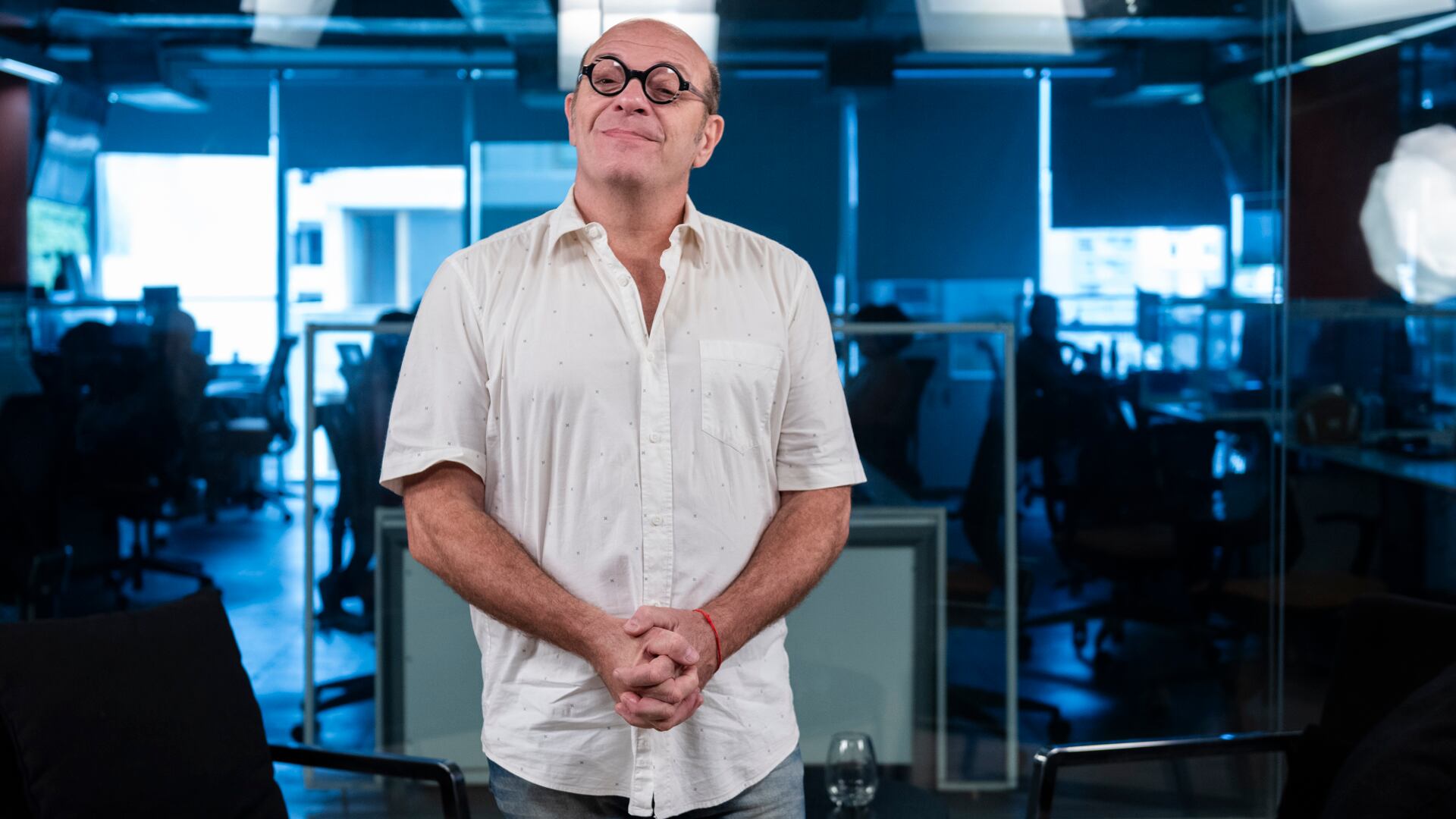 Campi se autodescribe como un hombre creativo, obsesivo con el trabajo y resiliente frente a los desafíos de la infancia y la profesión artística