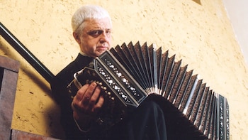 Daniel Binelli, una leyenda del tango, celebra sus 80 años con una serie de conciertos en Buenos Aires