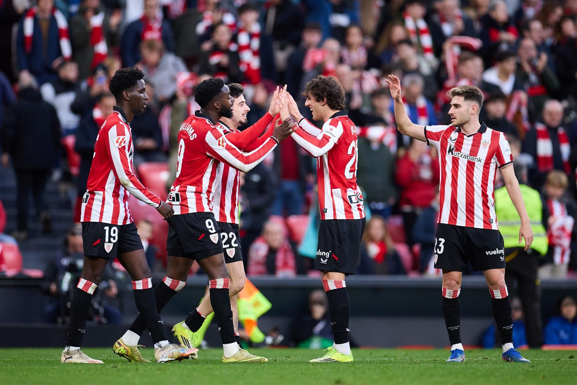 (Crónica) El Athletic sella su primer triunfo liguero del año y Vlachodimos salva al Sevilla