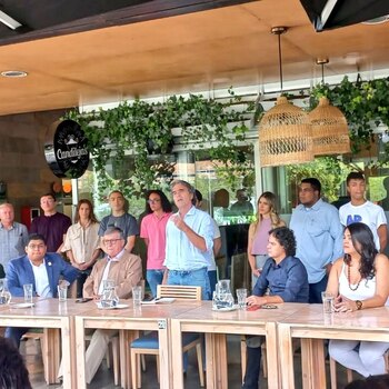 Sergio Fajardo hablando en la