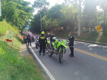 Personal de la Policía y del Cuerpo de Bomberos hicieron presencia en el lugar - crédito Suministrada a Infobae Colombia