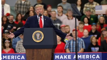 Trump pide fusilar a quienes filtran información confidencial e ironiza con la falta de líderes en Irán