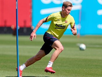 El centrocampista holandés Frenkie de