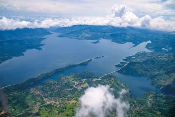 Embalse de Topocoro, lugar donde se desarrolló el operativo de rescate que permitió localizar a la familia de San Gil tras permanecer a la deriva durante la noche - crédito Cotelco
