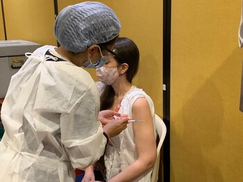 Inicia la vacunación a empleados