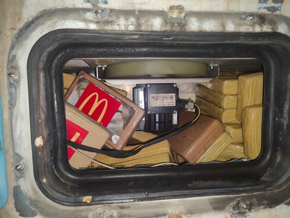 Los 80 paquetes de presunta droga fueron detectados dentro de contenedores con destino final a Thessaloniki, Grecia, tras inspecciones en la zona portuaria del Caribe. Tomada del Senam