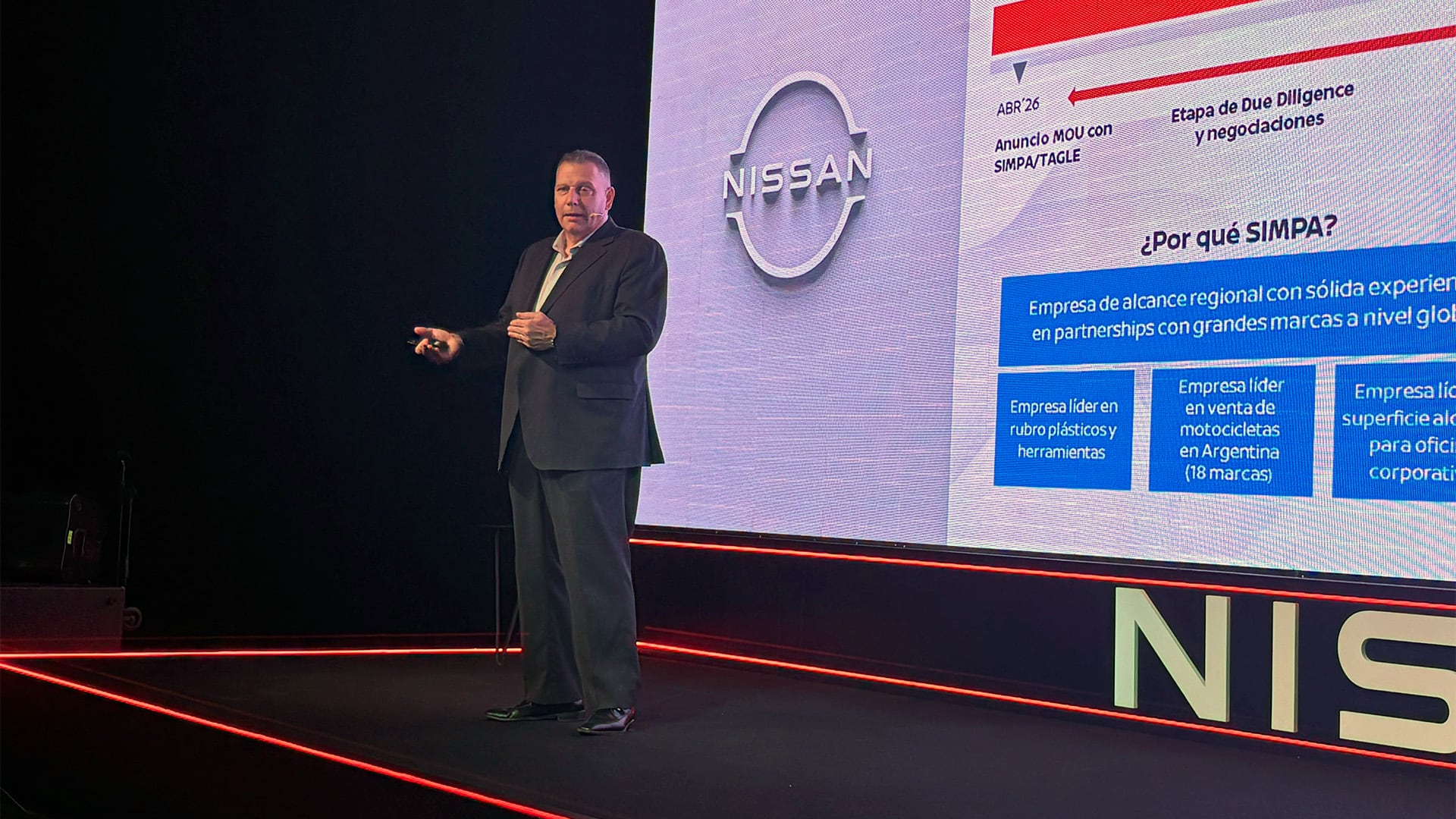 Un ejecutivo expone en Argentina el traspaso de la operación comercial de Nissan a los Grupos Simpa y Tagle. (Infobae)