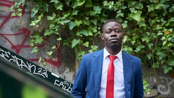 Thimbo Samb, de llegar en cayuco a combatir el racismo en el cine español: “Seguimos haciendo papeles de negros, no de actores”