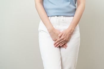 Una mujer con molestias por