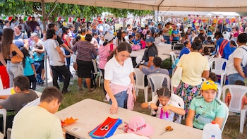 Representantes internacionales, expresiones artísticas y actividades gastronómicas redefinen la apertura multicultural en un evento que invita a repensar la convivencia colectiva en El Salvador (Foto cortesía Dirección de Integración)