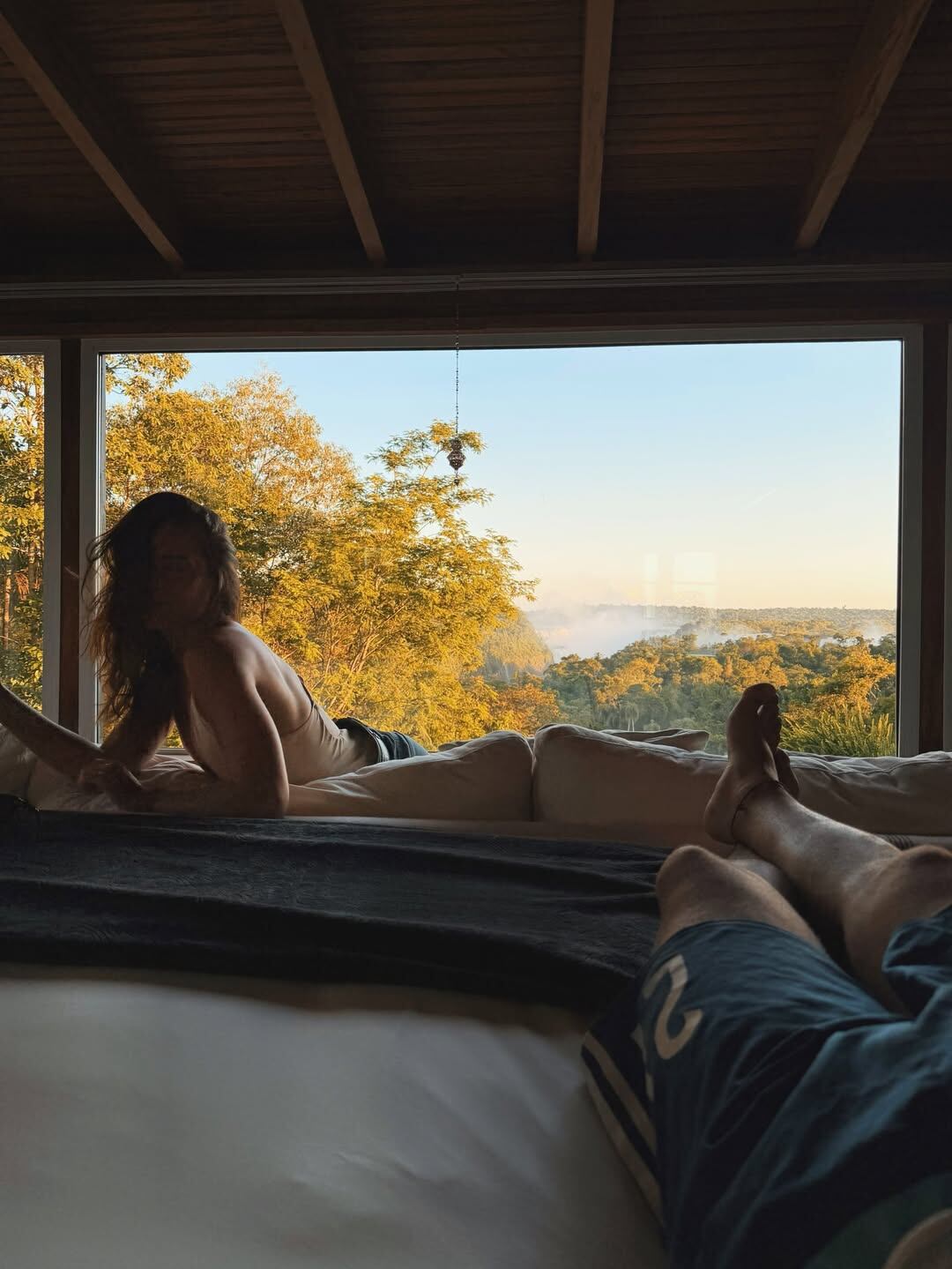 La pareja se relajó, mientras disfrutaban de las increíbles vistas de Iguazú