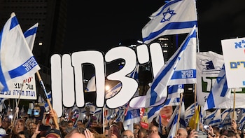 Miles de israelíes exigen una comisión de investigación del 7 de Octubre a tres días de las elecciones